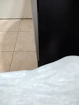 Snapshot of rosmeripelaes chatting on 24, 11, 2025 rosmeripelaes online show from 24, 11, 2025