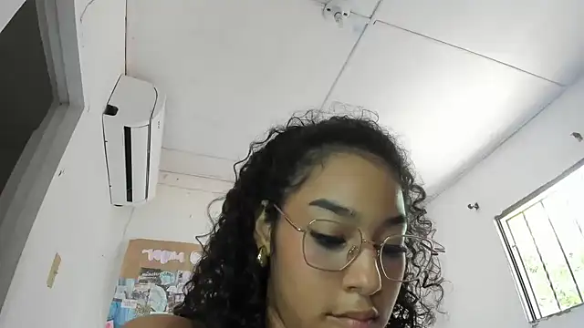 Snapshot of emily_stars1 chatting on 14, 3, 2026 emily stars1 online show from 14, 3, 2026