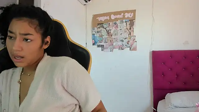 Snapshot of emily_stars1 chatting on 2, 4, 2026 emily stars1 online show from 2, 4, 2026