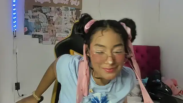 Snapshot of emily_stars1 chatting on 9, 4, 2026 emily stars1 online show from 9, 4, 2026