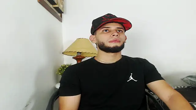 Snapshot of Maxcole_07 chatting on 31, 10, 2025 Maxcole 07 online show from 31, 10, 2025