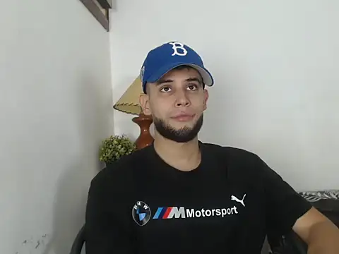 Snapshot of Maxcole_07 chatting on 15, 11, 2025 Maxcole 07 online show from 15, 11, 2025