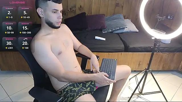 Snapshot of Maxcole_07 chatting on 5, 12, 2025 Maxcole 07 online show from 5, 12, 2025