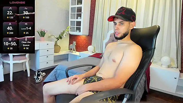 Snapshot of Maxcole_07 chatting on 13, 12, 2025 Maxcole 07 online show from 13, 12, 2025