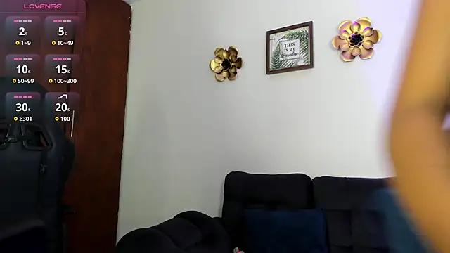 Snapshot of Amira_princess chatting on 28, 10, 2025 Amira princess online show from 28, 10, 2025