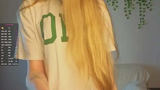 KissyCloud online show from 21, 11, 2025