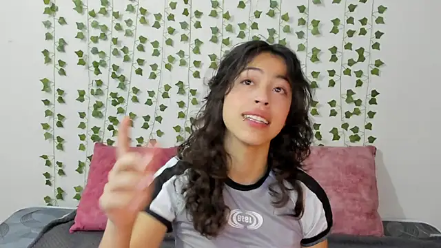 emily jonessxx online show from 22, 12, 2025