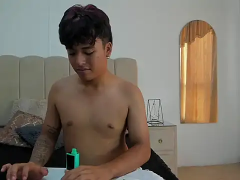 Snapshot of LiamANDJordan chatting on 13, 12, 2025 LiamANDJordan online show from 13, 12, 2025