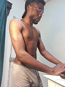 Snapshot of Suamyst_25 chatting on 5, 11, 2025 Suamyst 25 online show from 5, 11, 2025