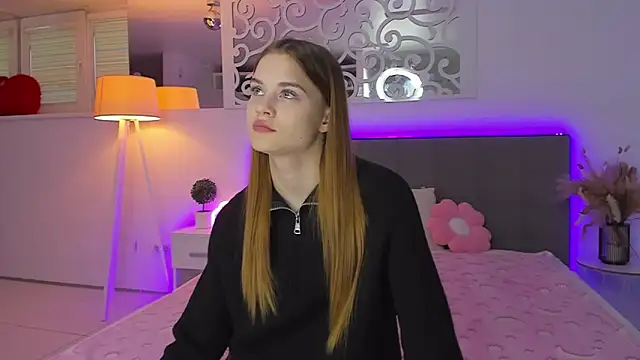 LuisaClover online show from 2, 12, 2025