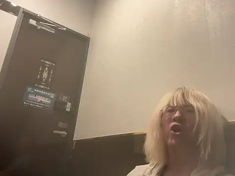 Snapshot of MUIMUICHAN27 chatting on 22, 10, 2025 MUIMUICHAN27 online show from 22, 10, 2025