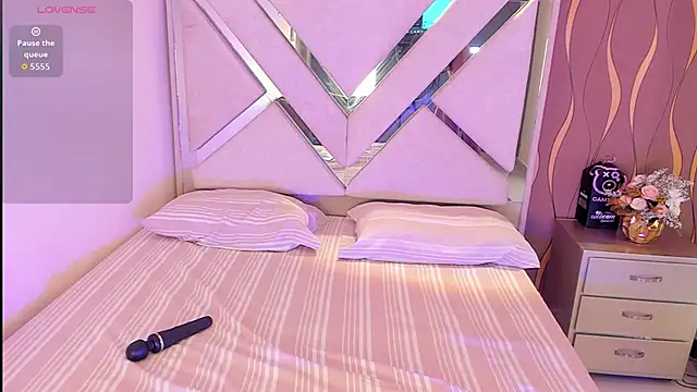 iam nicolle online show from 5, 11, 2025