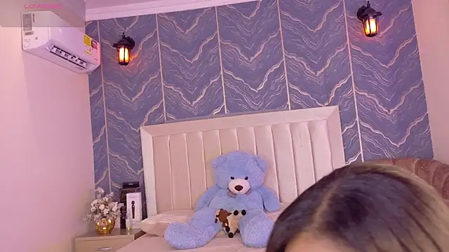 iam nicolle online show from 28, 11, 2025