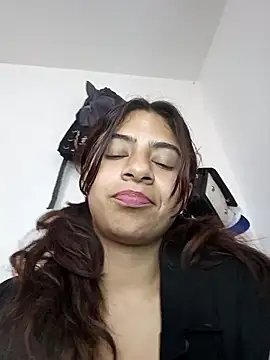Snapshot of Lunatemptress4 chatting on 25, 4, 2026 Lunatemptress4 online show from 25, 4, 2026
