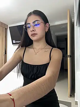 Snapshot of IslaCole chatting on 27, 5, 2026 IslaCole online show from 27, 5, 2026