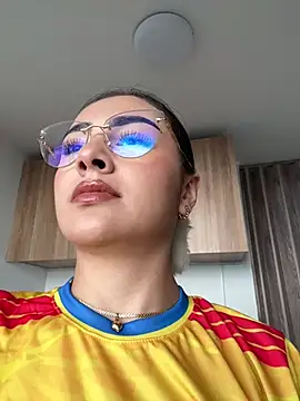 Snapshot of IslaCole chatting on 17, 6, 2026 IslaCole online show from 17, 6, 2026