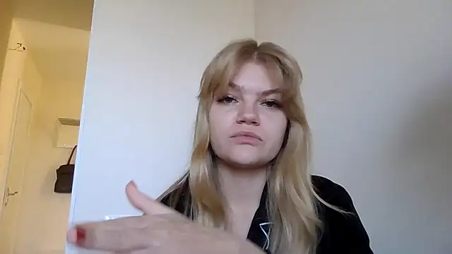 Snapshot of AuroraXRoses chatting on 23, 10, 2025 AuroraXRoses online show from 23, 10, 2025