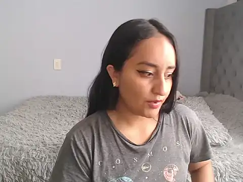 cute8smile online show from 5, 11, 2025