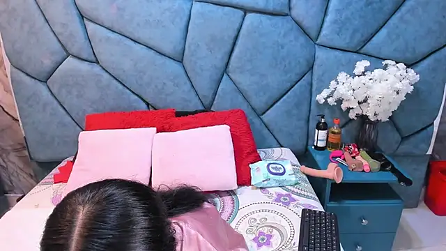 Snapshot of JulietaDiamond chatting on 17, 6, 2026 JulietaDiamond online show from 17, 6, 2026