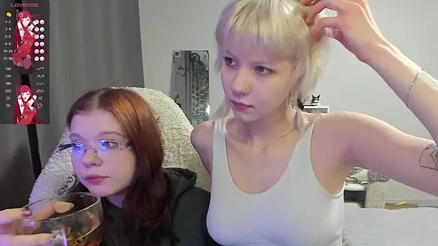 Snapshot of TenderTwos chatting on 8, 4, 2026 TenderTwos online show from 8, 4, 2026
