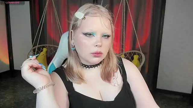 Snapshot of LottieReed chatting on 17, 5, 2026 LottieReed online show from 17, 5, 2026