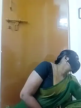 Snapshot of tamilammu1431 chatting on 22, 12, 2025 tamilammu1431 online show from 22, 12, 2025