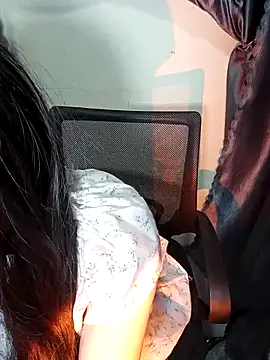 Snapshot of Cherry_Le02 chatting on 11, 3, 2026 Cherry Le02 online show from 11, 3, 2026