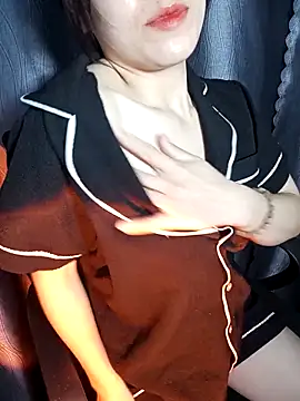 Snapshot of Cherry_Le02 chatting on 12, 3, 2026 Cherry Le02 online show from 12, 3, 2026