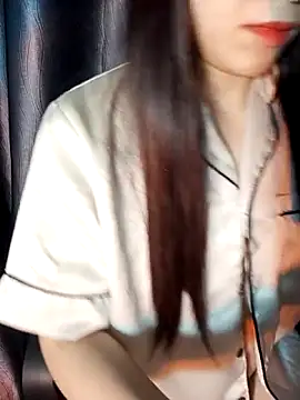 Snapshot of Cherry_Le02 chatting on 21, 3, 2026 Cherry Le02 online show from 21, 3, 2026