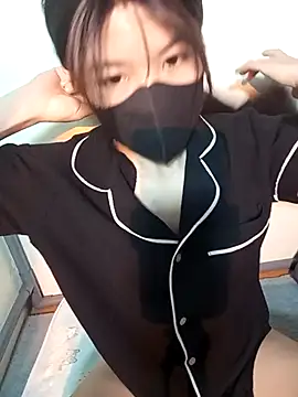 Snapshot of Cherry_Le02 chatting on 30, 3, 2026 Cherry Le02 online show from 30, 3, 2026