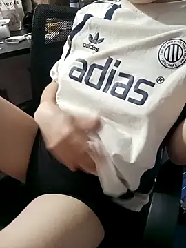 Snapshot of Cherry_Le02 chatting on 23, 4, 2026 Cherry Le02 online show from 23, 4, 2026