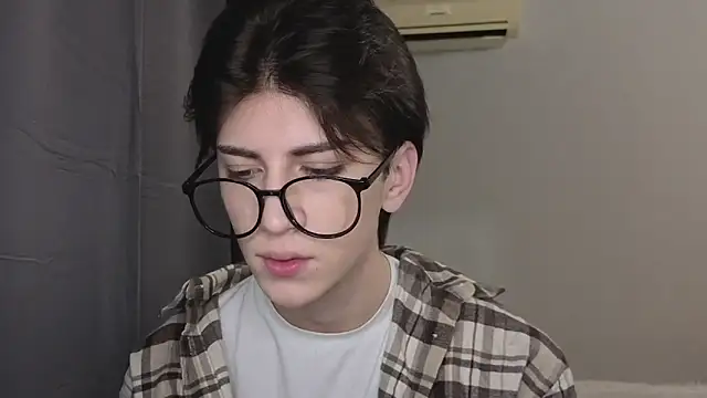 Oliver star boy  online show from 12, 11, 2025