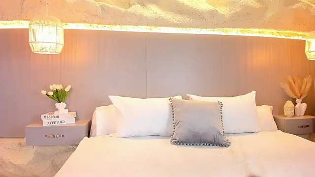 AmyColman  online show from 18, 3, 2026