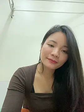 Bee Yellow00 online show from 19, 11, 2025