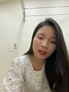 Bee Yellow00 online show from 22, 12, 2025