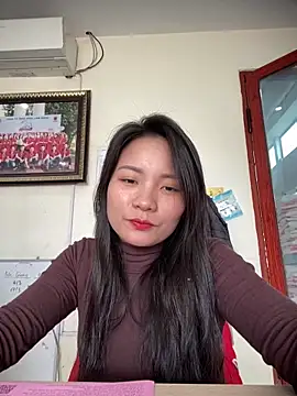 Bee Yellow00 online show from 12, 3, 2026