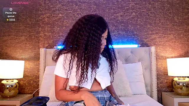 Snapshot of loana_vegas chatting on 10, 3, 2026 loana vegas online show from 10, 3, 2026