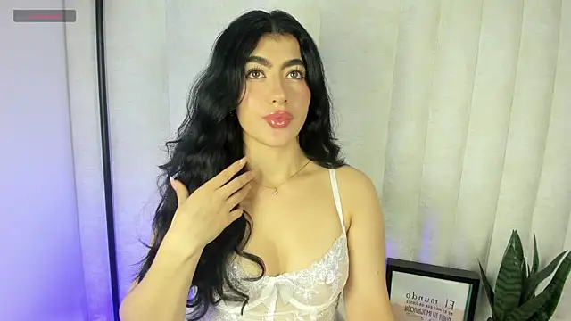 Snapshot of Emii_rous chatting on 10, 11, 2025 Emii rous online show from 10, 11, 2025