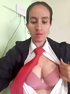 Snapshot of Valentina--1 chatting on 20, 11, 2025 Valentina--1 online show from 20, 11, 2025