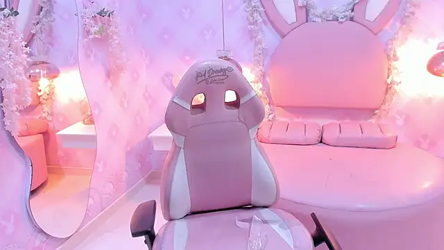 Snapshot of SofhiCute chatting on 18, 12, 2025 SofhiCute online show from 18, 12, 2025