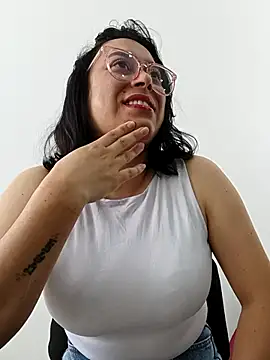 Caroline-17 online show from 15, 11, 2025