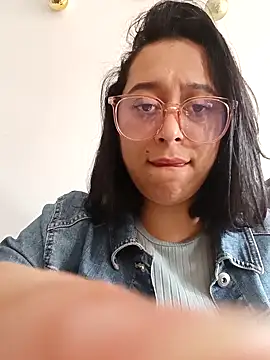 Caroline-17 online show from 21, 11, 2025