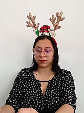 Caroline-17 online show from 5, 12, 2025