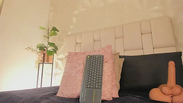 EmilyAllen 1 online show from 14, 2, 2026