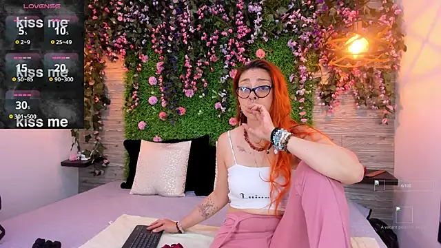 EmilyyRed online show from 17, 11, 2025