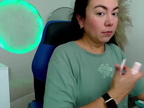 Yadis hot online show from 15, 12, 2025