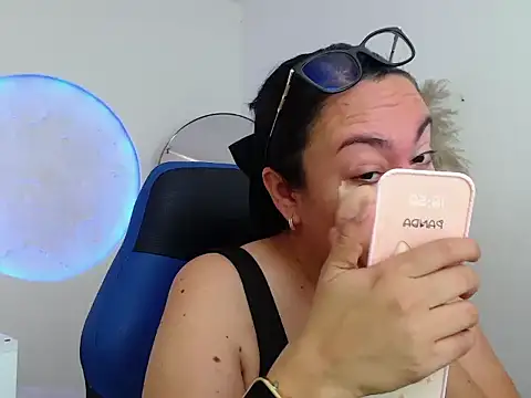 Yadis hot online show from 18, 12, 2025