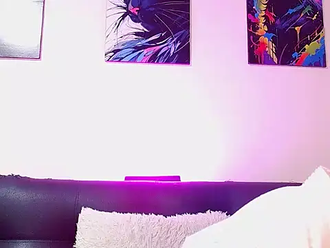 Snapshot of Caroline_Jons chatting on 12, 11, 2025 Caroline Jons online show from 12, 11, 2025