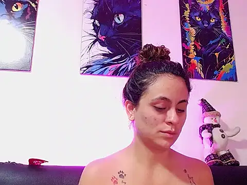 Snapshot of Caroline_Jons chatting on 24, 11, 2025 Caroline Jons online show from 24, 11, 2025