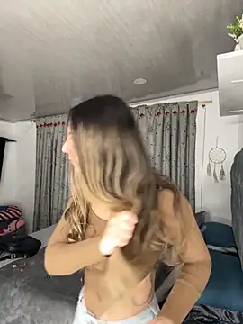 Snapshot of sarah_honey__ chatting on 28, 10, 2025 sarah honey   online show from 28, 10, 2025